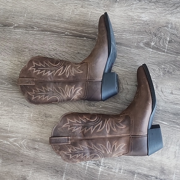 NEW! ARIAT Style 15725 Heritage Boots Dark Brown Distressed Size 5.5 - Picture 10 of 13